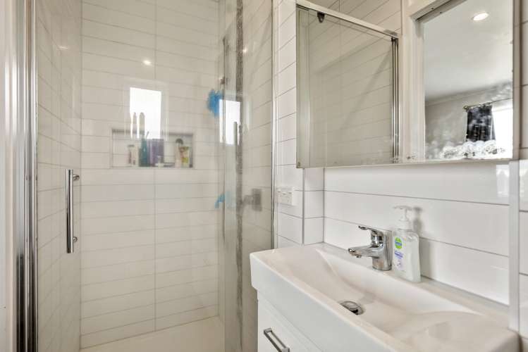 18 Farnborough Crescent Mangere_17