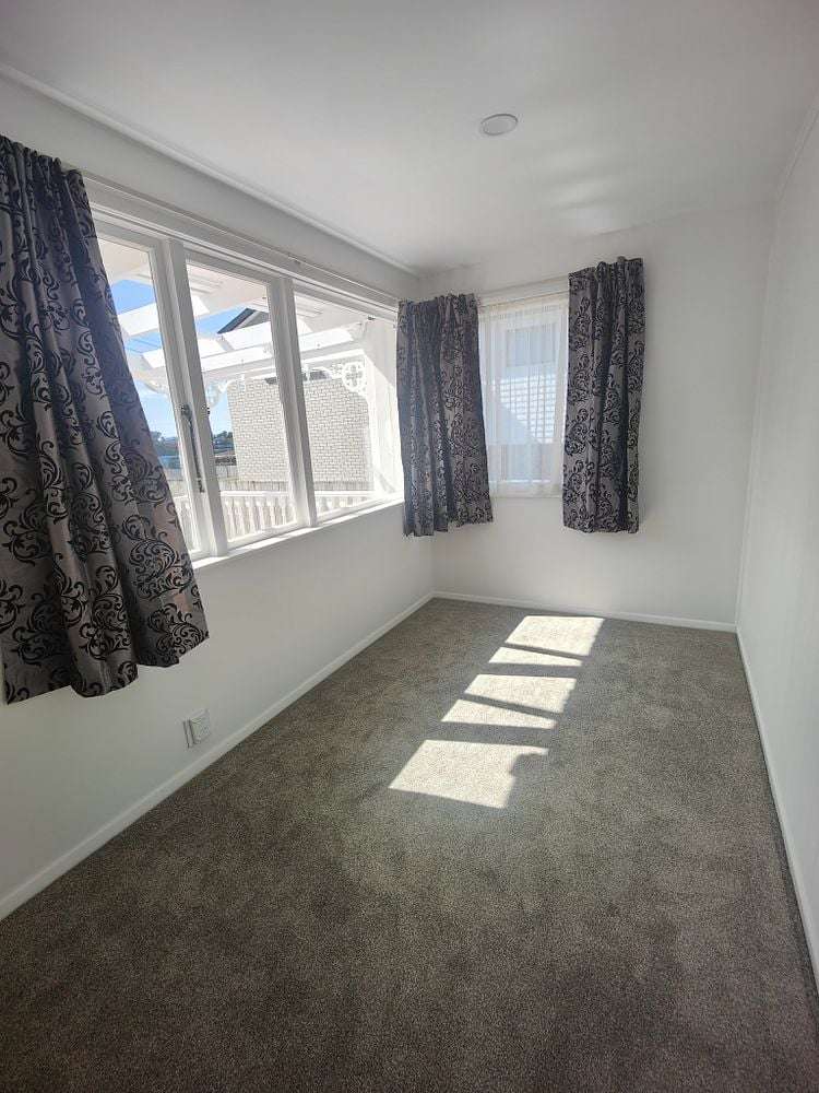 8 Revel Avenue Mount Roskill_24