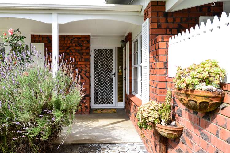 11 Sandalwood Drive Dinsdale_2