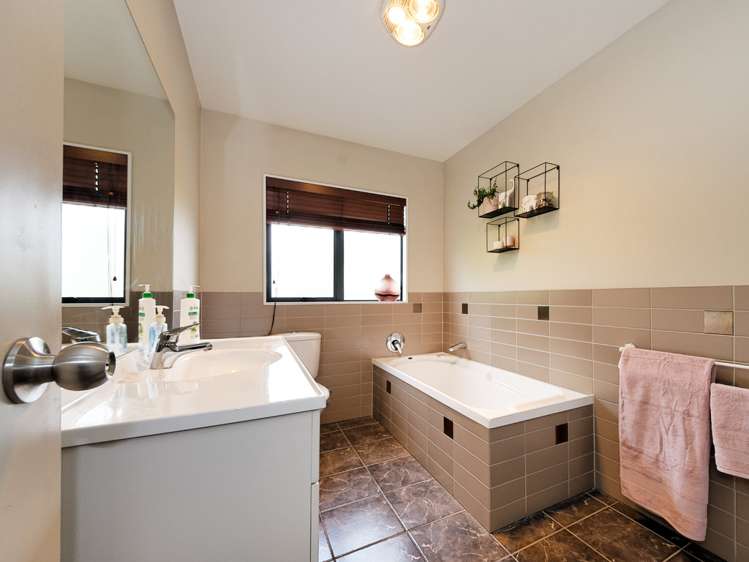 29a Atkinson Road Titirangi_12