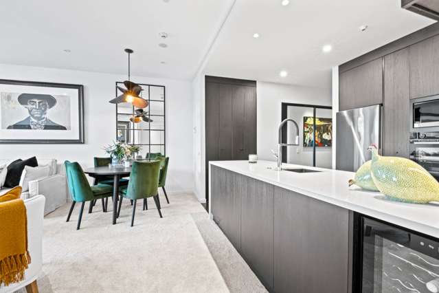 A Real Showstopper - Stylish Takapuna Living