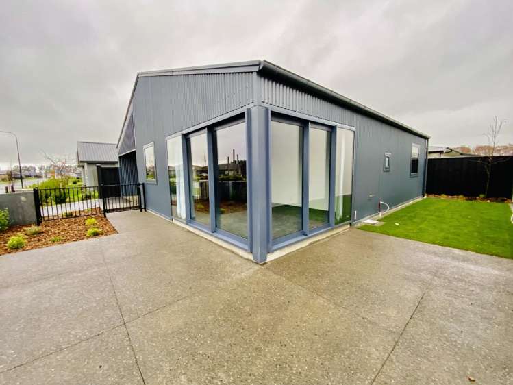 22 Whittington Drive 11103_10