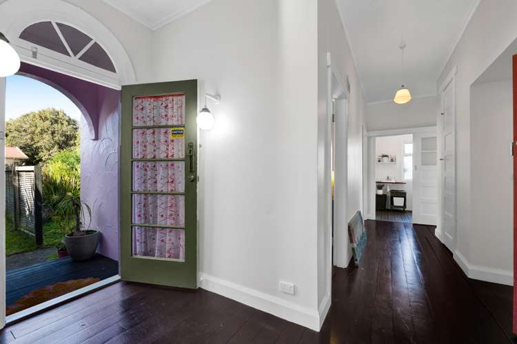 87 South Road Manaia_13