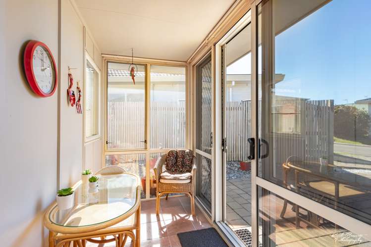 2/17 John Street Trentham_13