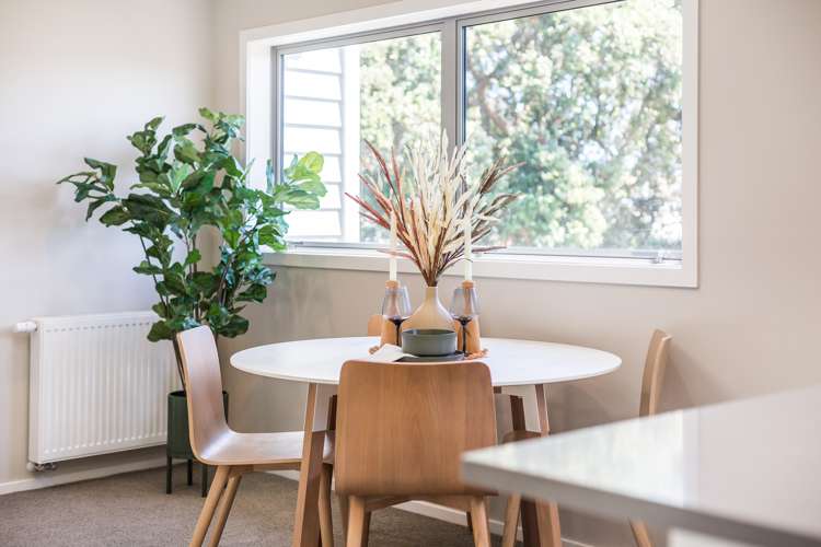 2/7 Grays Road Plimmerton_6