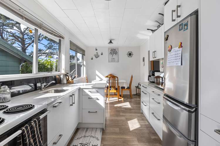 46 Easton Park Parade Glenfield_2