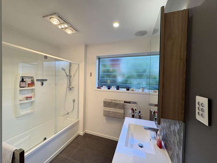 111 Tiroroa Avenue Te Atatu South_6