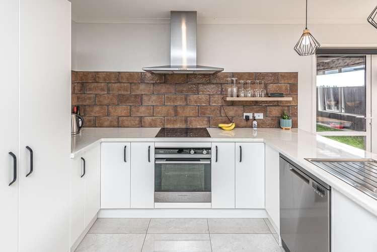 16 Magnolia Crescent Tawhero_2