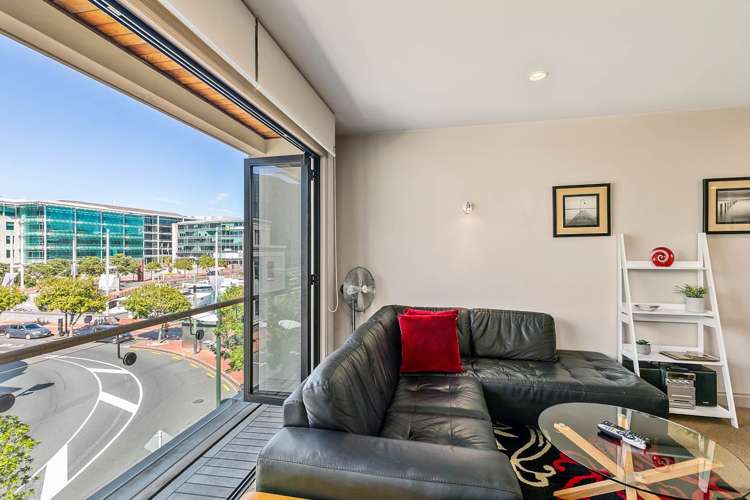 2L/22 Pakenham Street East_2