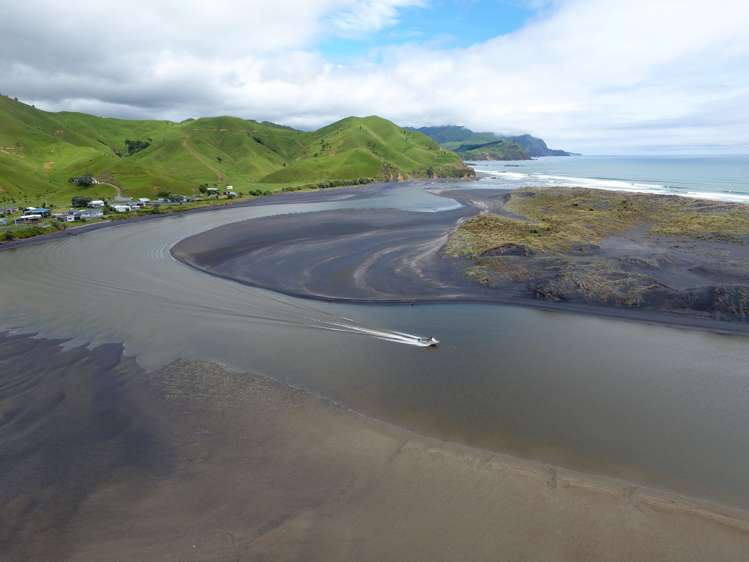 15 Esplanade Marokopa_30