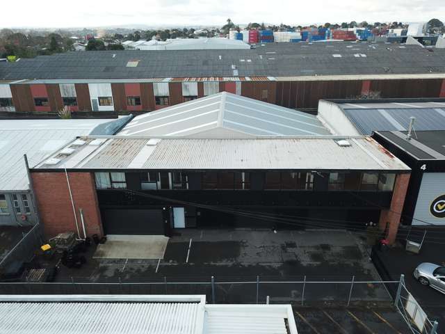 972sqm industrial building – multiple options