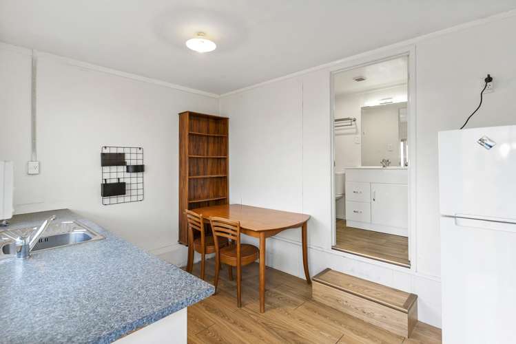 1 Ayton Drive Totara Vale_10