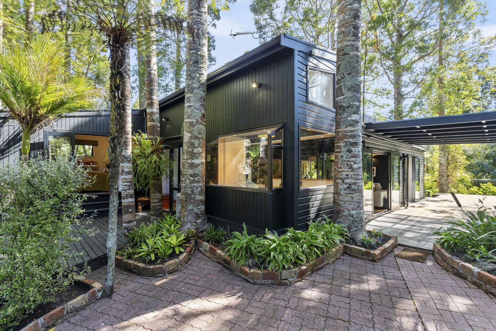 34 Hollywood Avenue Titirangi_0