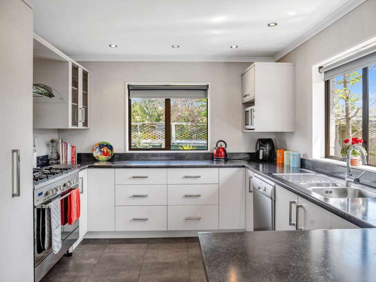 4 Charisma Court Kelvin Grove_10