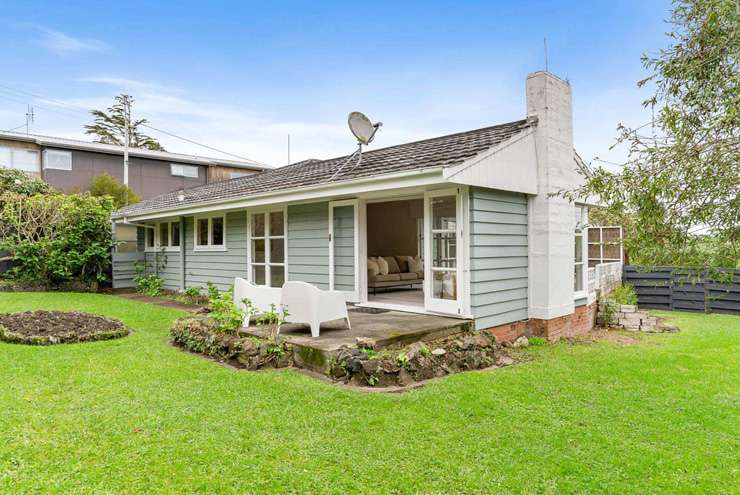 There was significant buyer interest in the mortgagee auction sale of a three-bedroom house on Cambridge Terrace, in Papatoetoe, Auckland, last week. Photo / Supplied