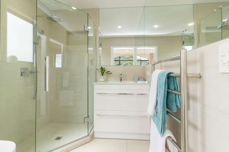 115 Redvers Drive Belmont_14