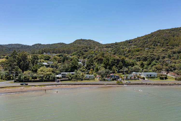 1220 Huia Road Huia_1