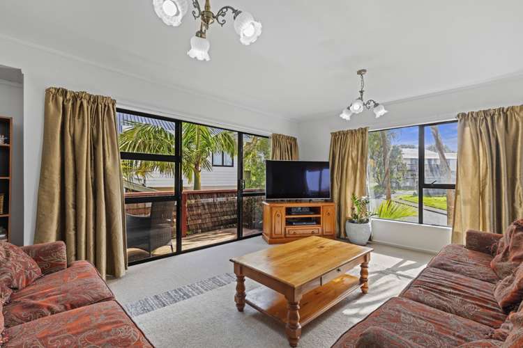 8 Thalia Place Totara Vale_16