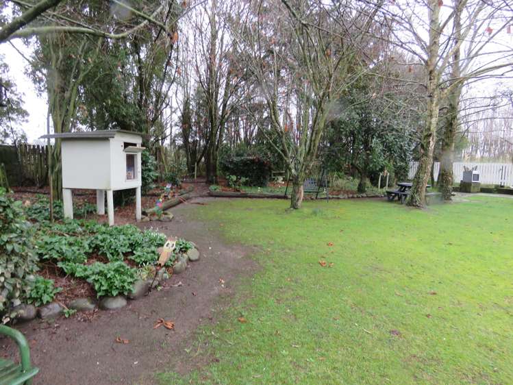 163 Wards Road Chertsey_14