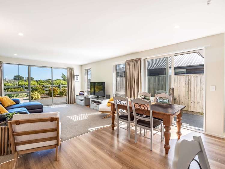 72 Sunline Avenue Lincoln_6