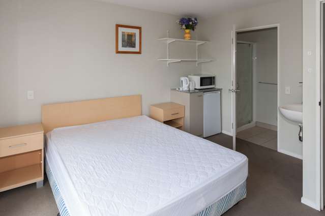 1 bedroom with ensuite and shared facilities – options available $230 - $250 per week