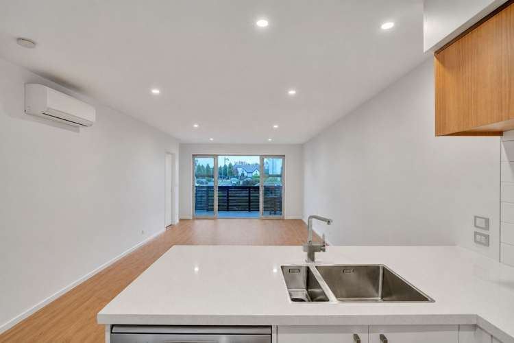 2/16 Hamill Road Halswell_5