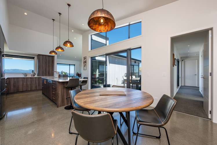 96 Cedarwood Street Woodridge_11