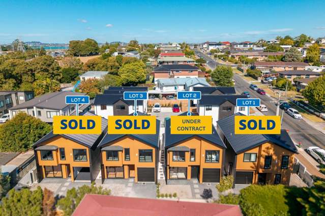 New Home – Freehold, Standalone & Stylish