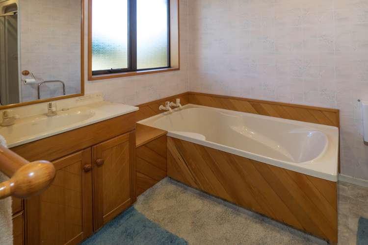 1 Falcon Drive Allenton_17