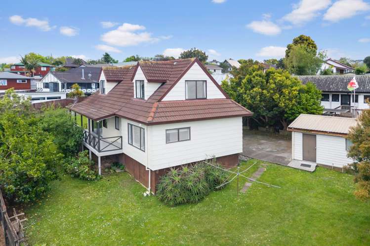 9 Gosford Drive Botany Downs_21