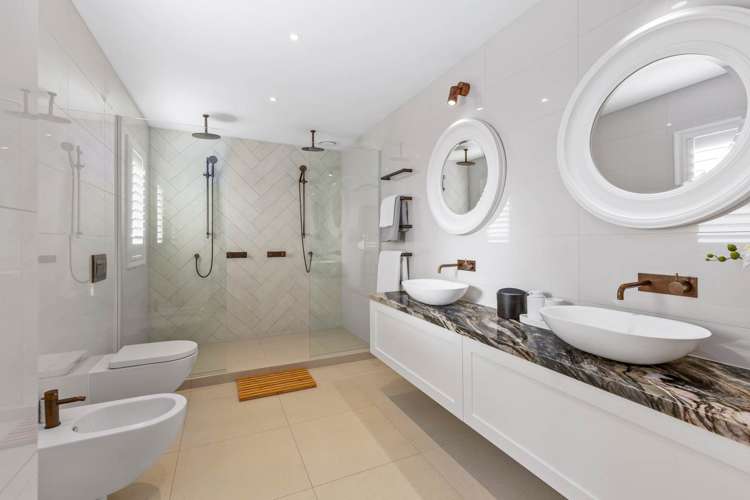 1 Courtneys West Harbour_16