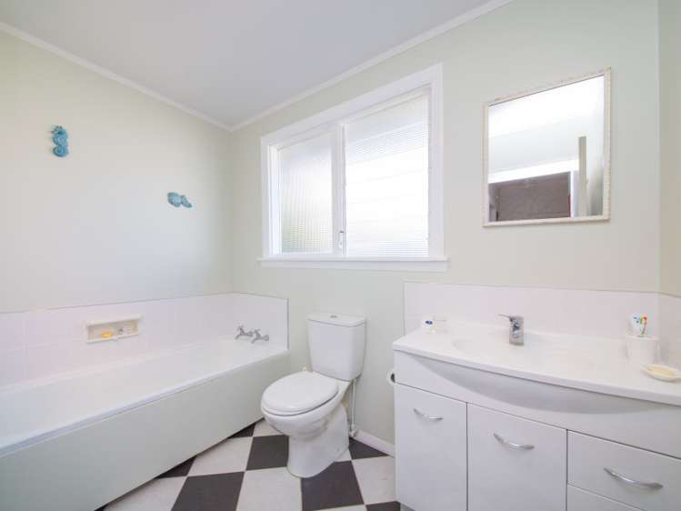 75 Derby Street Feilding_12