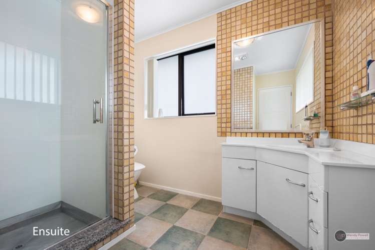 31 Waddington Drive Naenae_9