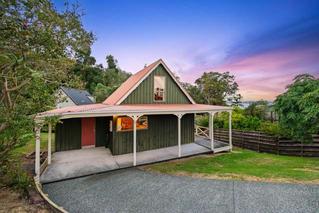 Charming Character Cottage By The Bay