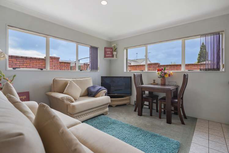 27 Beach Road Pahurehure_17