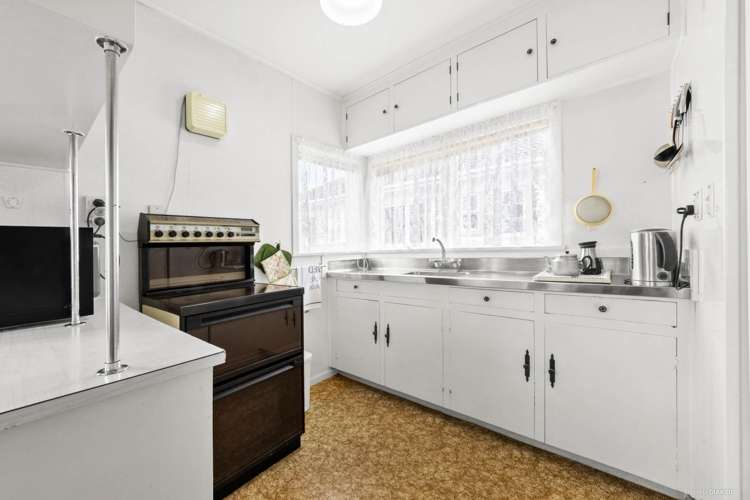 42 Fruitvale Road New Lynn_9