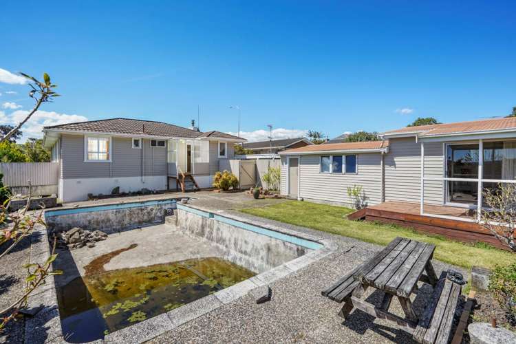 235 Edmonton Road Te Atatu South_14
