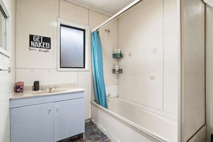 26 Waldron Crescent Green Island_15