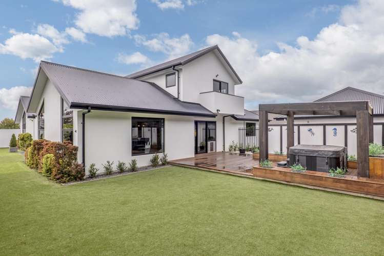 27 Carnaveron Drive Lincoln_31