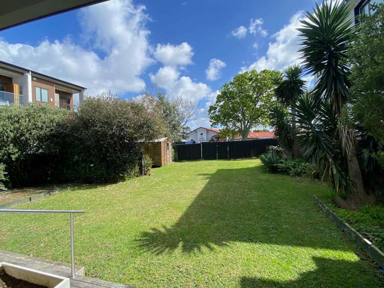 18 Williamson Avenue Belmont_15