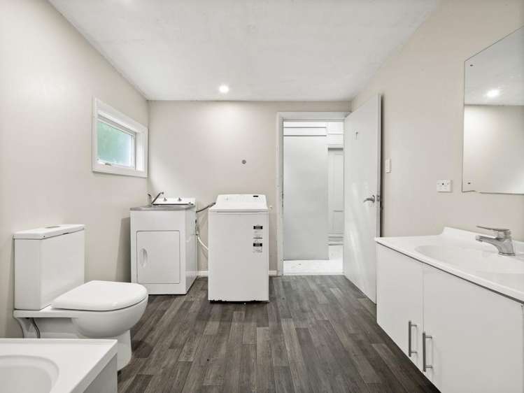 76 South Road The Glen_16