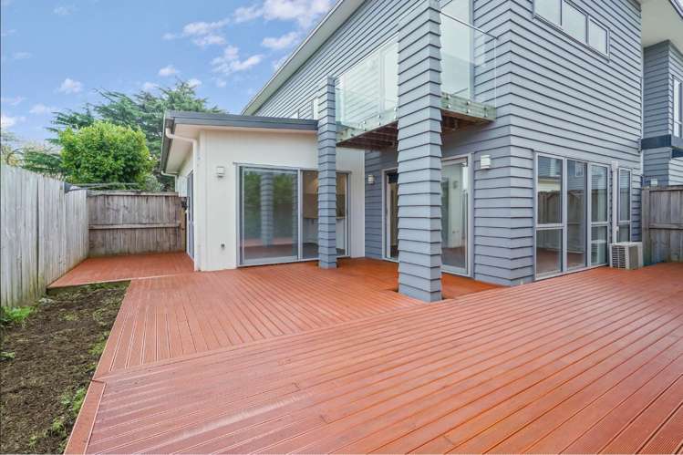 2/13 Crosher Place_0