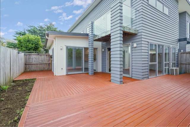 Modern 3-Bedroom Townhouse in Prime Silverdale