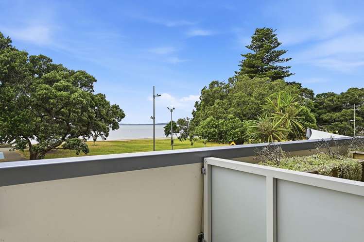 7/6 Beach Front Lane Browns Bay_8