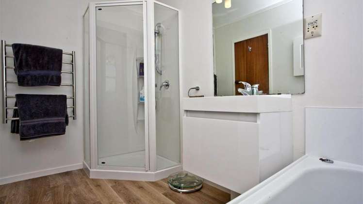 2/240 East Coast Road Forrest Hill_10