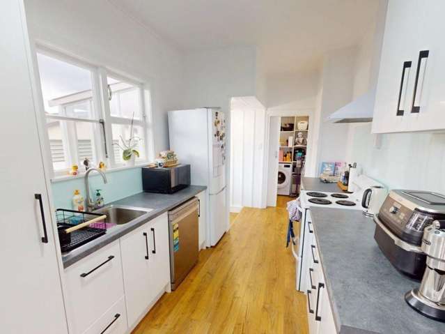 2 Koromiko Avenue, Roslyn