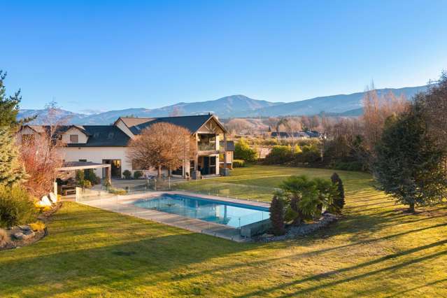 Lakeview luxury: Retreat within Central Otago