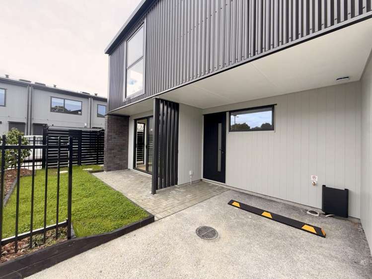 8/1 Scott Road 10695_1