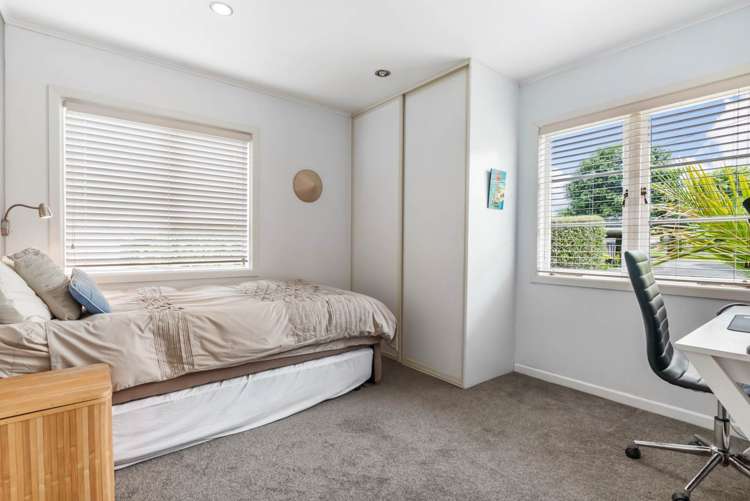 18 Beach Road Mellons Bay_16