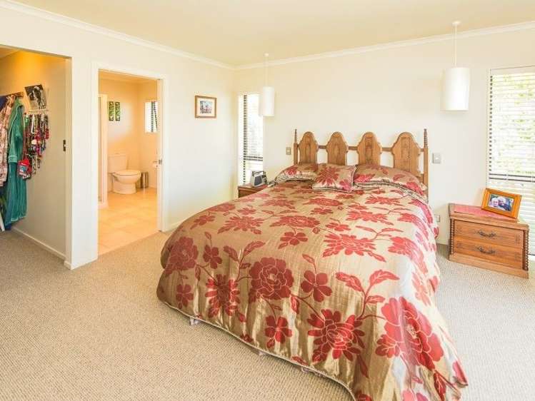 6 Lithgow Drive Otamatea_10